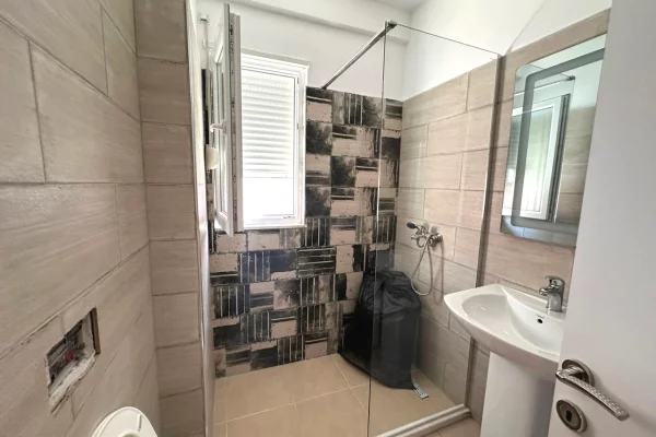 Shtepi me qera Apartament ne Tirane, 1+1, Mobilimi E mobiluar, Pagesa 55,000  Leke.