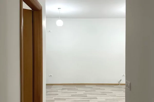 Shtepi ne shitje Apartament ne Tirane, 2+1, Mobilimi Bosh, pa mobiluar, Pagesa 132,000  Euro.