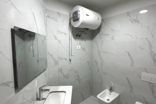 Shtepi ne shitje Apartament ne Tirane, 2+1, Mobilimi Bosh, pa mobiluar, Pagesa 132,000  Euro.