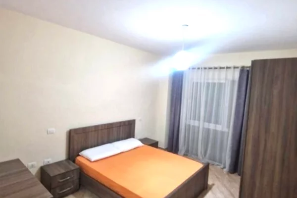 Shtepi me qera Apartament ne Tirane, 2+1, Mobilimi Pjeserisht e mobiluar, Pagesa 650  Euro.