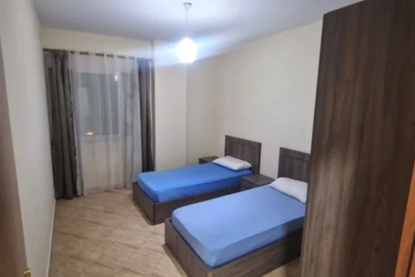 Shtepi me qera Apartament ne Tirane, 2+1, Mobilimi Pjeserisht e mobiluar, Pagesa 650  Euro.