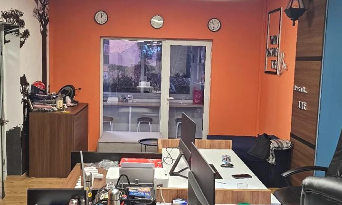 Ambient zyre me qera ne bllok 