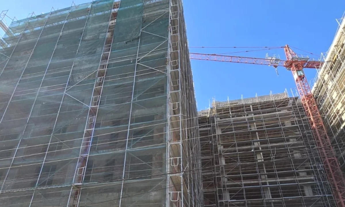 Shtepi ne shitje Apartament ne Tirane, 1+1, Mobilimi Pjeserisht e mobiluar, Pagesa 120,000  Euro.