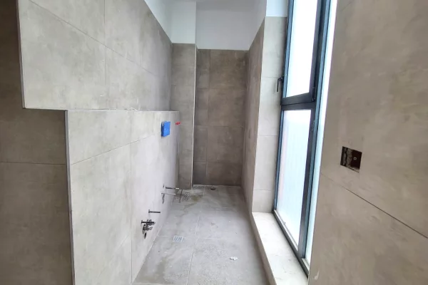 Appartamento in vendita a Tirana 1+1, SemiArredato