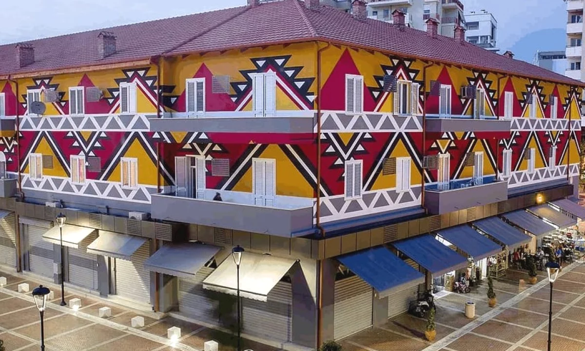 Jepet me qira zyre 1+1 tek Pazari i Ri.