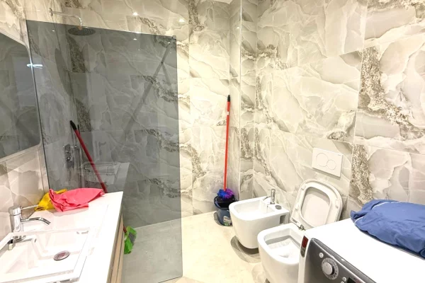 Appartamento in affitto a Tirana 2+1, SemiArredato