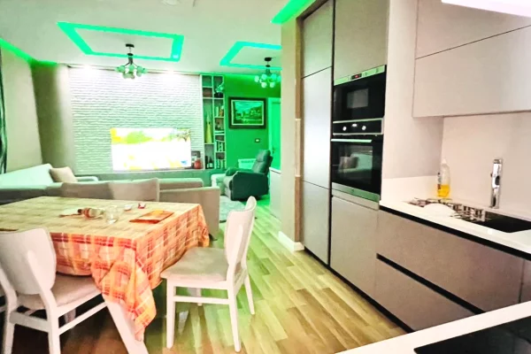 Appartamento in affitto a Tirana 2+1, Arredato