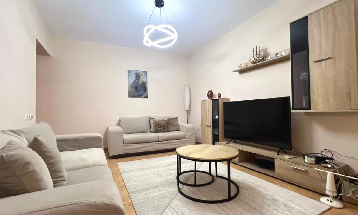 Shtepi me qera Apartament ne Tirane, 2+1, Mobilimi E mobiluar, Pagesa 65,000  Leke.