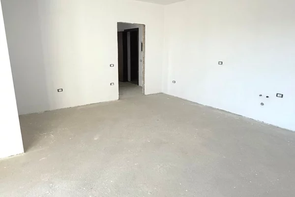 Appartamento in vendita a Tirana 2+1, Vuoto