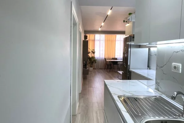 Shtepi ne shitje Apartament ne Tirane, 2+1, Mobilimi E mobiluar, Pagesa 269,000  Euro.