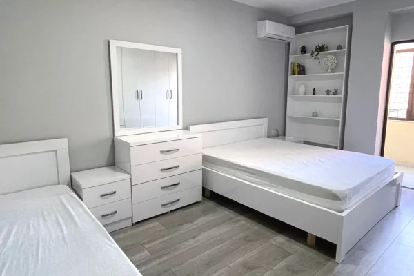 Shtepi ne shitje Apartament ne Tirane, 2+1, Mobilimi E mobiluar, Pagesa 269,000  Euro.