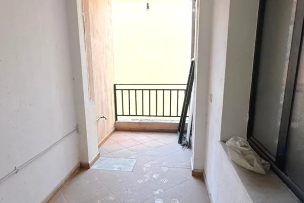 Shtepi ne shitje Apartament ne Tirane, 2+1, Mobilimi Bosh, pa mobiluar, Pagesa 250,000  Euro.