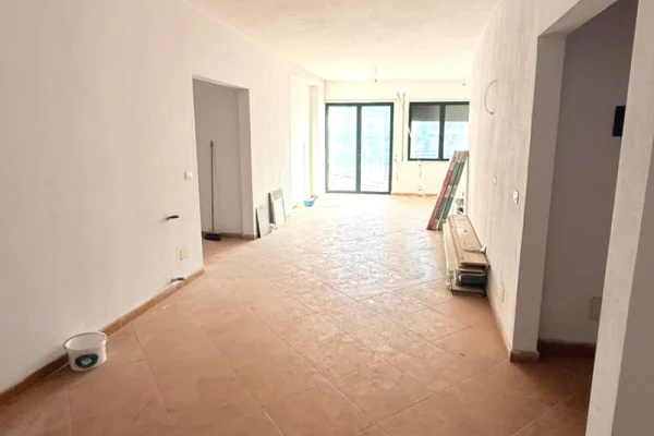 Shtepi ne shitje Apartament ne Tirane, 2+1, Mobilimi Bosh, pa mobiluar, Pagesa 250,000  Euro.