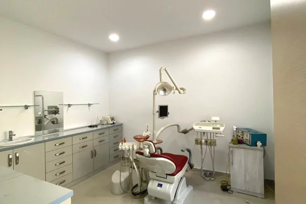 Jepet me qera klinike dentare e kompletuar me dy dhoma pune ne don bosko