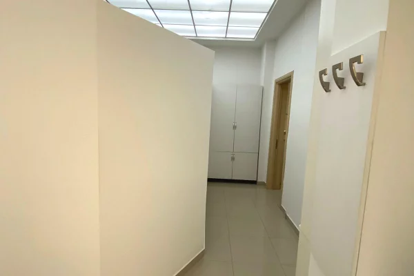 Business Property for Rent 1+1 in Tirana - 1,200 Euro