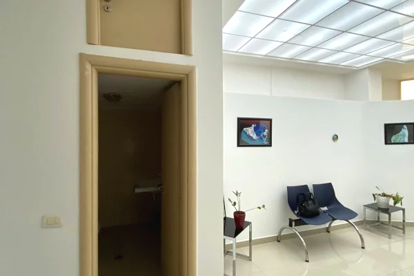 Jepet me qera klinike dentare e kompletuar me dy dhoma pune ne don bosko