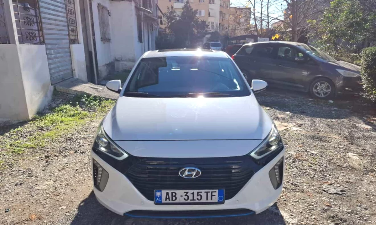 Cars for sale in Elbasan, Hyundai, 2017 Benzine,Kambio Automatik Payment 12,000  Euro.