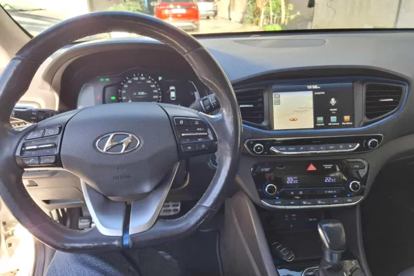 Cars for sale in Elbasan, Hyundai, 2017 Benzine,Kambio Automatik Payment 12,000  Euro.