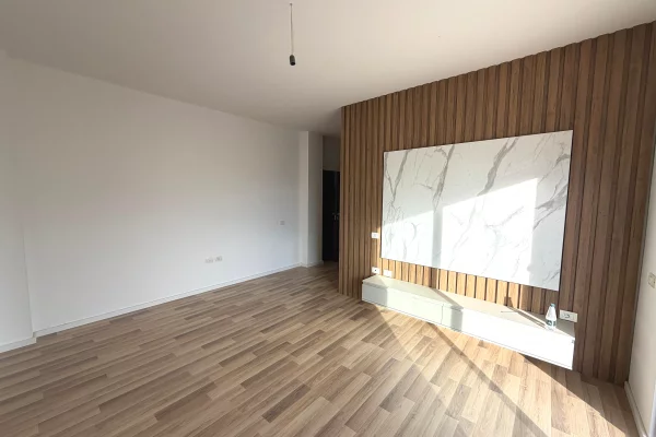 Shtepi ne shitje Papafingo(kati i catise) ne Vlore, 2+1, Mobilimi E mobiluar, Pagesa 200,000  Euro.