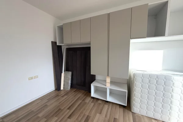 Shtepi ne shitje Papafingo(kati i catise) ne Vlore, 2+1, Mobilimi E mobiluar, Pagesa 200,000  Euro.