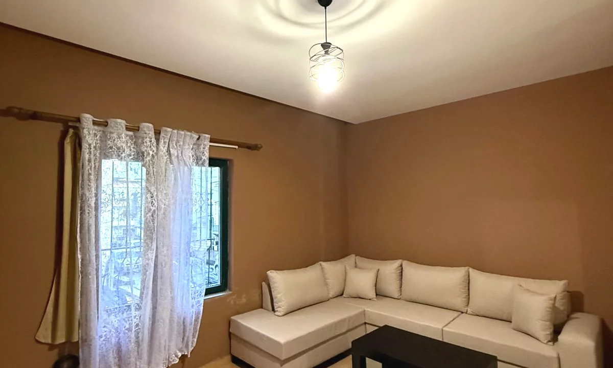 Shtepi me qera Apartament ne Tirane, 2+1, Mobilimi E mobiluar, Pagesa 500  Euro.