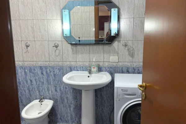 Shtepi me qera Apartament ne Tirane, 1+1, Mobilimi E mobiluar, Pagesa 600  Euro.