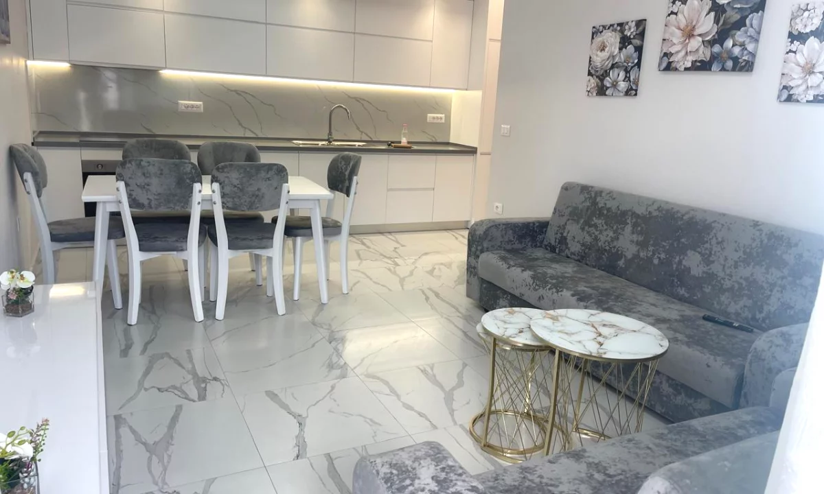 Shtepi me qera Apartament ne Tirane, 2+1, Mobilimi E mobiluar, Pagesa 75,000  Leke.