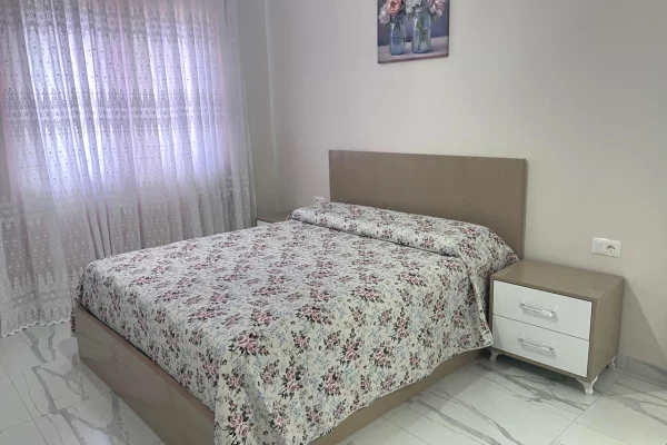 Shtepi me qera Apartament ne Tirane, 2+1, Mobilimi E mobiluar, Pagesa 75,000  Leke.