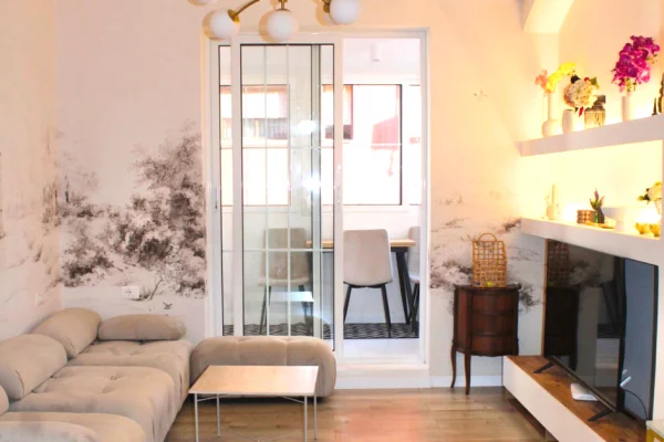 Shtepi ne shitje Apartament ne Tirane, 2+1, Mobilimi E mobiluar, Pagesa 240,001  Euro.