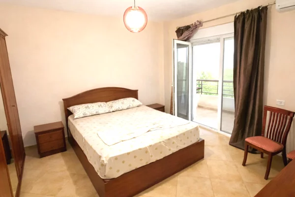 Shtepi me qera Apartament ne Tirane, 2+1, Mobilimi E mobiluar, Pagesa 80,000  Leke.