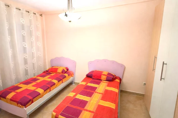 Shtepi me qera Apartament ne Tirane, 2+1, Mobilimi E mobiluar, Pagesa 80,000  Leke.