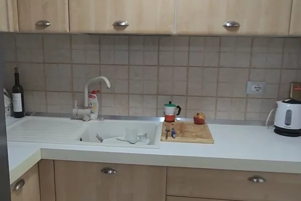 Shtepi ne shitje Apartament ne Tirane, 1+1, Mobilimi E mobiluar, Pagesa 125,000  Euro.