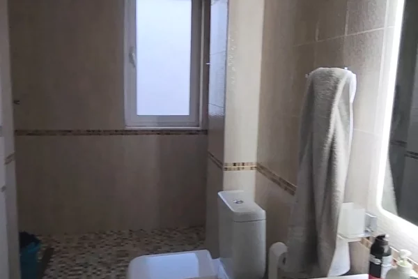 Shtepi ne shitje Apartament ne Tirane, 1+1, Mobilimi E mobiluar, Pagesa 125,000  Euro.