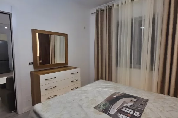 Shtepi ne shitje Apartament ne Tirane, 1+1, Mobilimi E mobiluar, Pagesa 95,000  Euro.