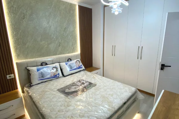 Shtepi ne shitje Apartament ne Tirane, 1+1, Mobilimi E mobiluar, Pagesa 95,000  Euro.