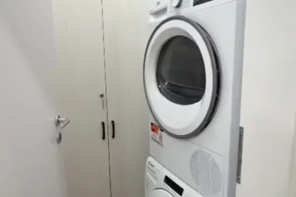 Shtepi ne shitje Apartament ne Tirane, 2+1, Mobilimi E mobiluar, Pagesa 130,000  Euro.