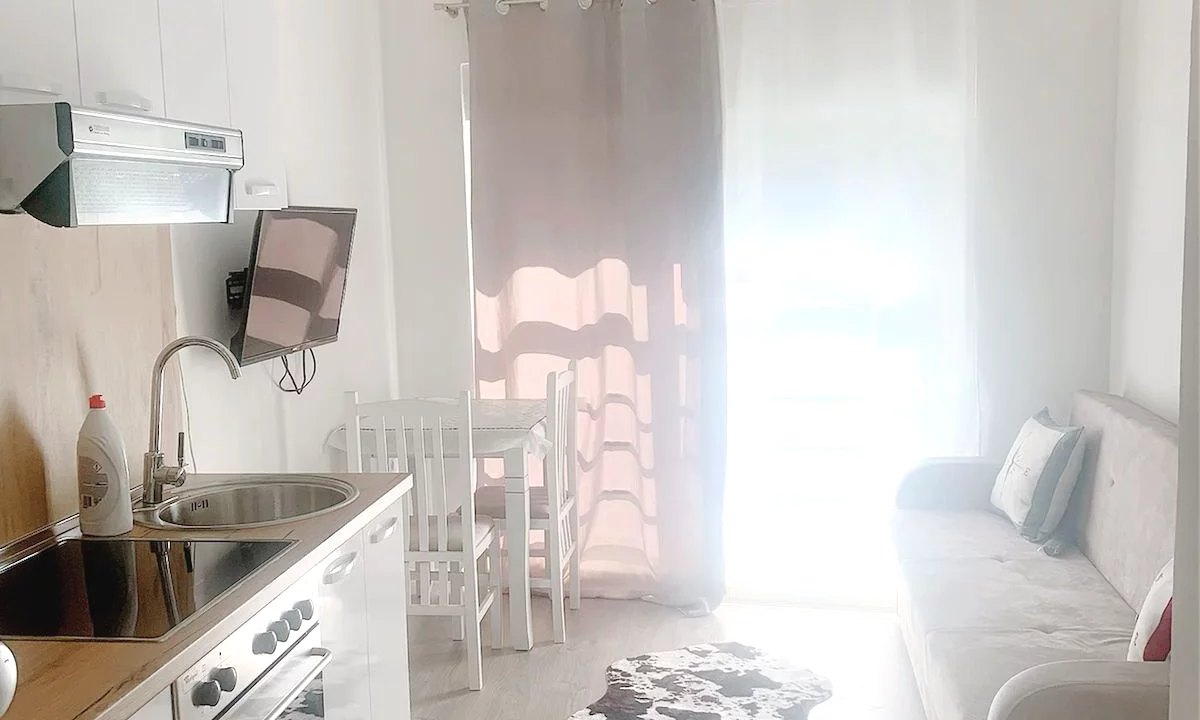 Shtepi me qera Apartament ne Tirane, 1+1, Mobilimi E mobiluar, Pagesa 40,000  Leke.