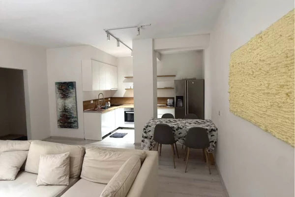 Shtepi me qera 2+1 ne Tirane - 599 Euro