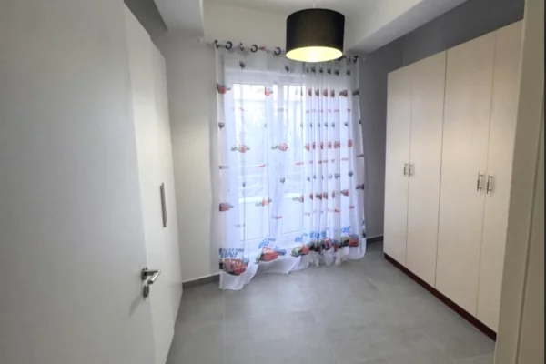 Shtepi me qera Apartament ne Tirane, 2+1, Mobilimi E mobiluar, Pagesa 70,000  Leke.