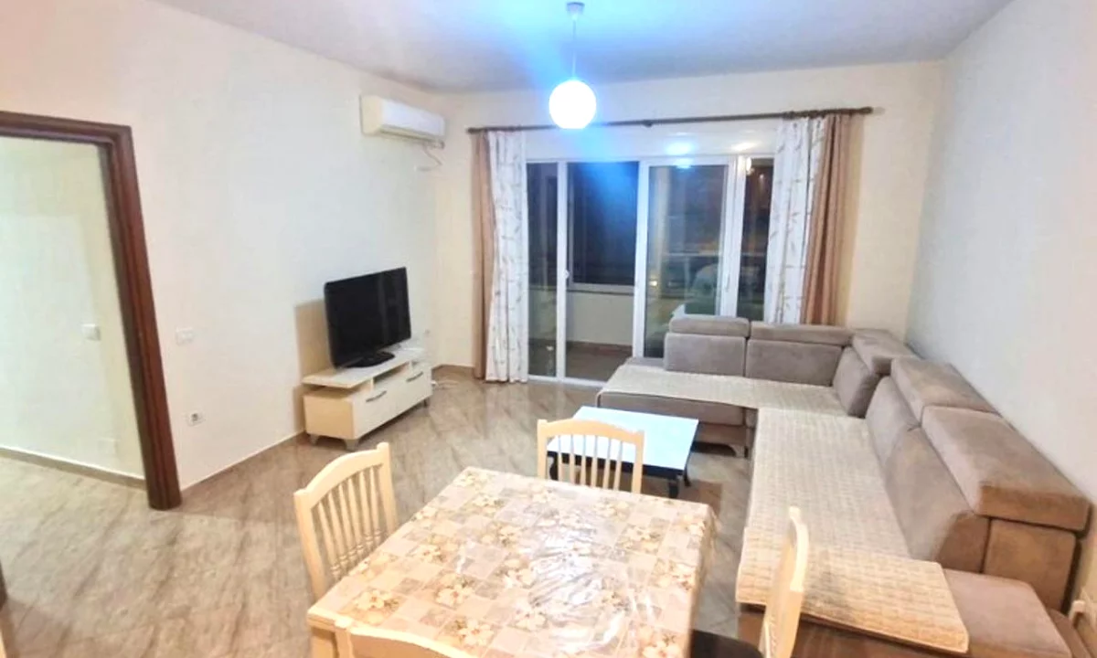Shtepi me qera Apartament ne Tirane, 2+1, Mobilimi E mobiluar, Pagesa 650  Euro.