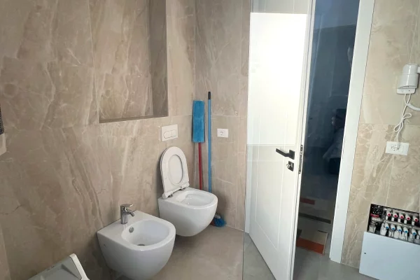 Shtepi me qera 2+1 ne Tirane - 1,200 Euro