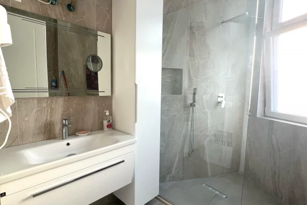 Shtepi me qera Apartament ne Tirane, 2+1, Mobilimi E mobiluar, Pagesa 1,200  Euro.