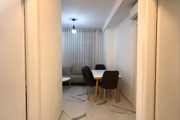 Ambient biznesi me qera 1+1 ne Tirane - 800 Euro