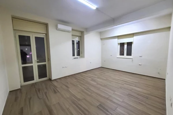 APARTAMENT 2+1 PËR QIRA – BULEVARDI ZOGU I PARË