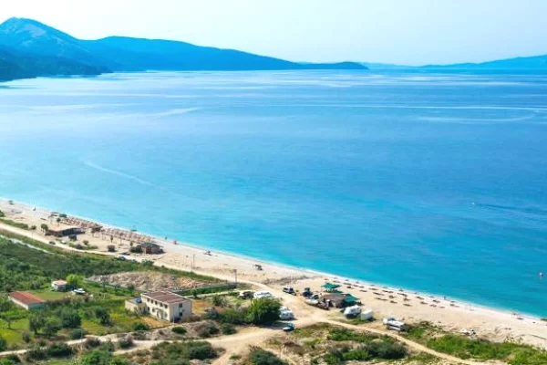 Truall ose Toke ne Himare - 150,000 Euro