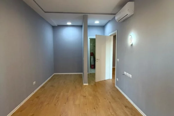 Ambient Biznesi (Zyre) Per Qira Tek Garden Building!!