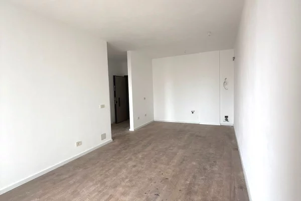 Ambient biznesi me qera 3+1 ne Tirane - 600 Euro