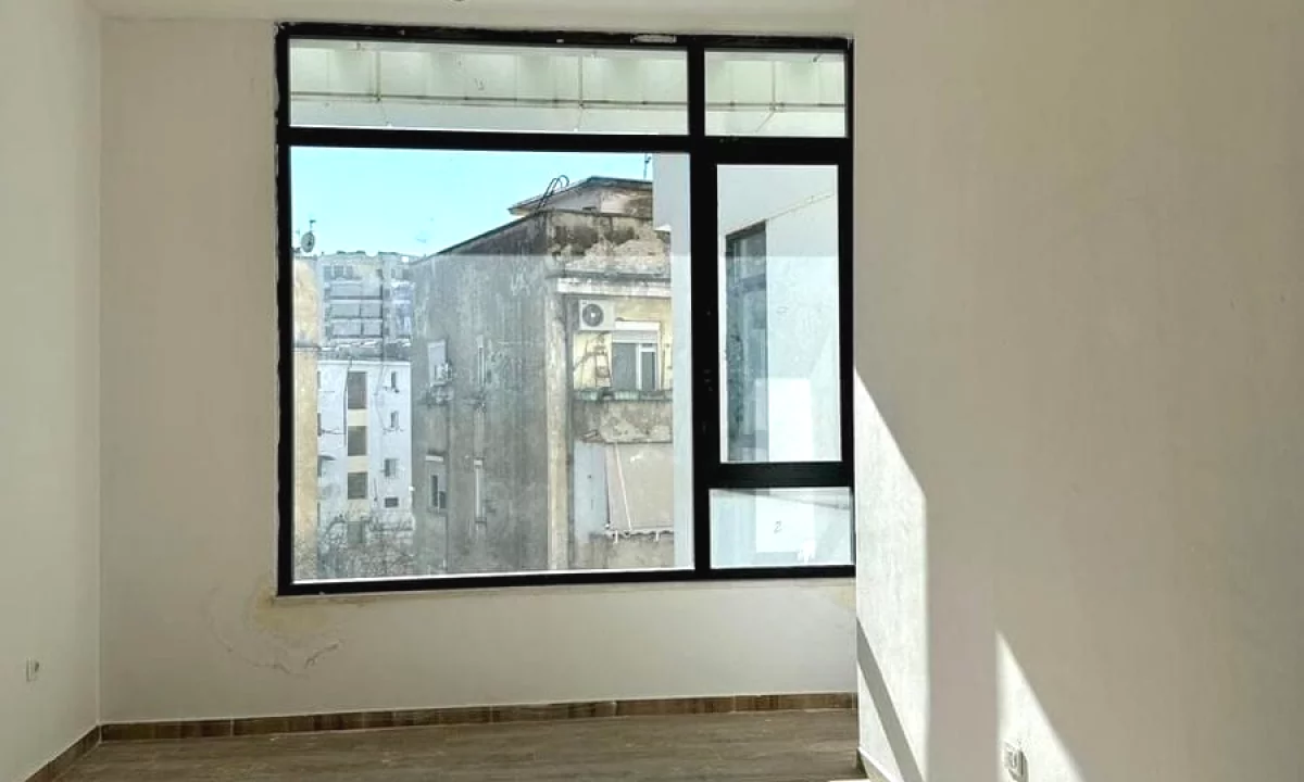 Jepen 2 ambiente me qira ne qender  🏢2 Zyra me Qira