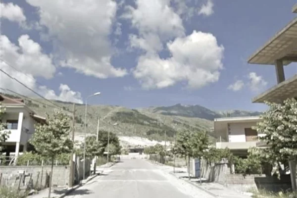 Truall ose Toke  ne Gjirokaster - 3,000,000 Leke