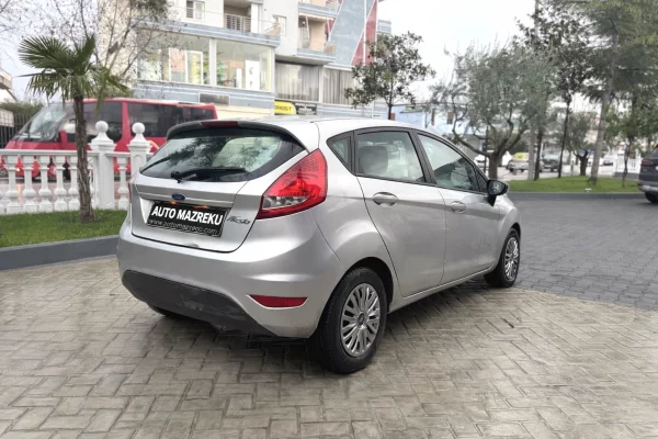 Cars for sale in Fier, Ford, 2009 gasoline-gas,Kambio Manual Payment 3,300  Euro.